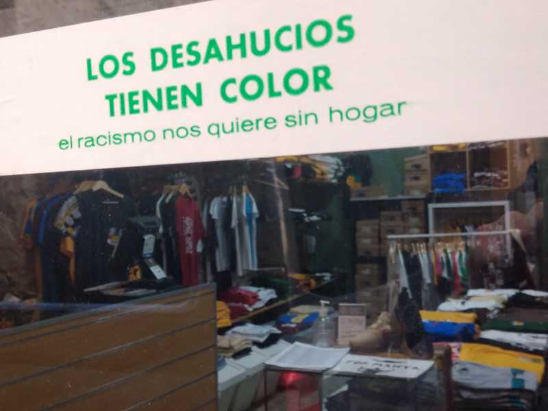 “Legal clothes, illegal people” – Reportage sur la coopérative Topmanta à Barcelone